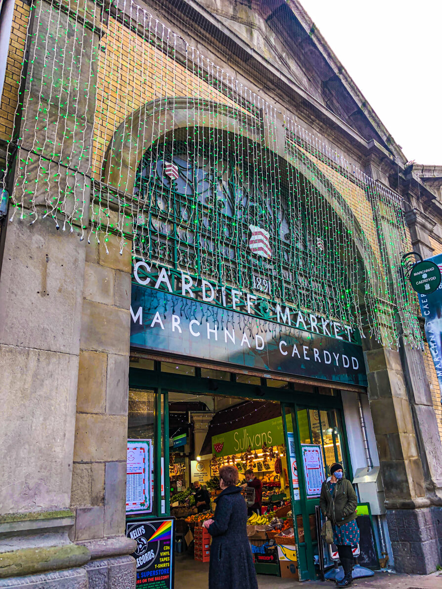 Image of the exterior entrance to Cardiff market / Marchnad Caerdydd.