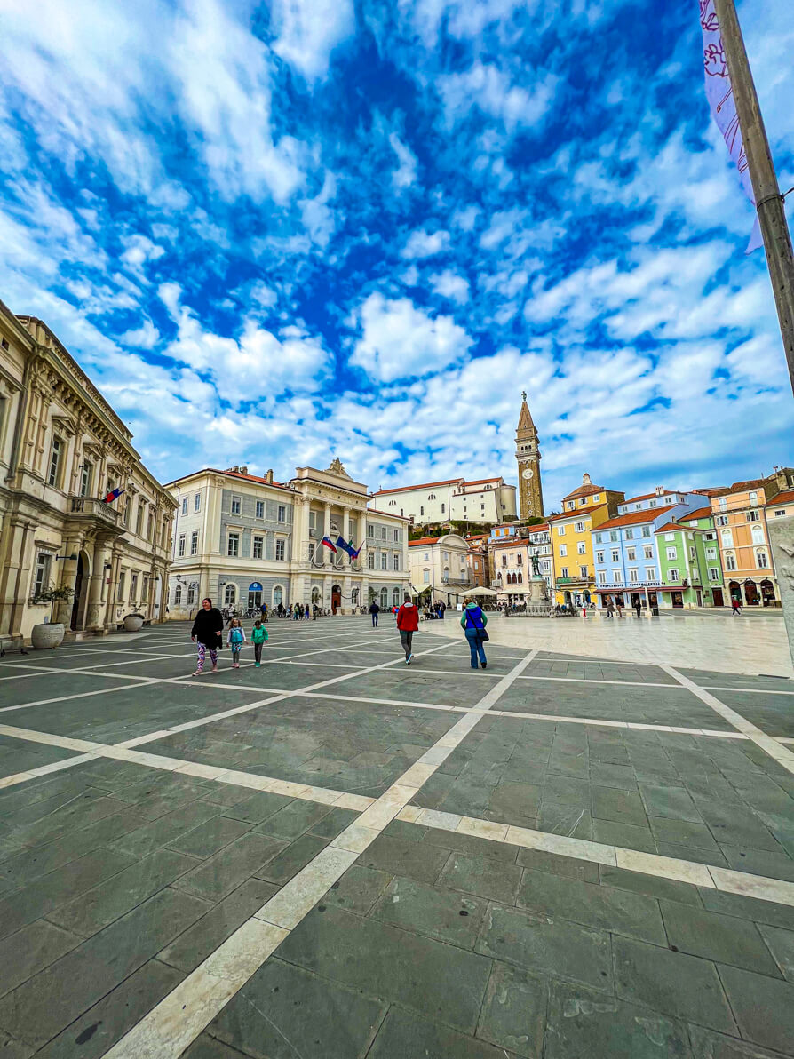Image of Tartini Square in Piran from the bus stop view