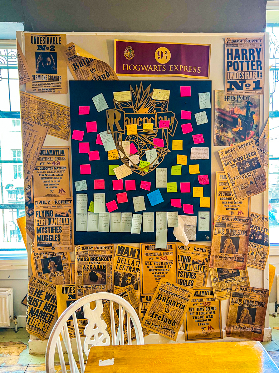 Sticky notes of messages from customers inside Nicolsons Cafe in Edinburgh regarding Harry Potter