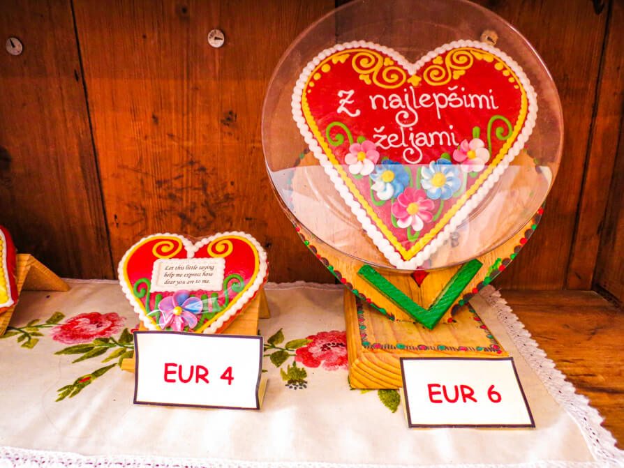 Image of two Slovenian gingerbread in heart shapes. Image credit to Heather Cole from Conversant Traveller
