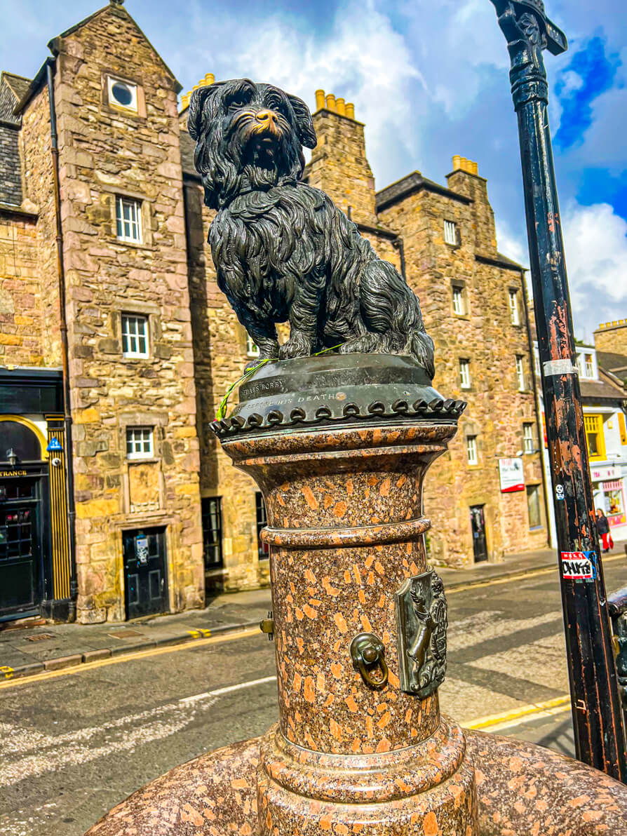 Image of Bobby Greyfriars dog statue outside the Greyfriars Kirkyard in Edinburgh