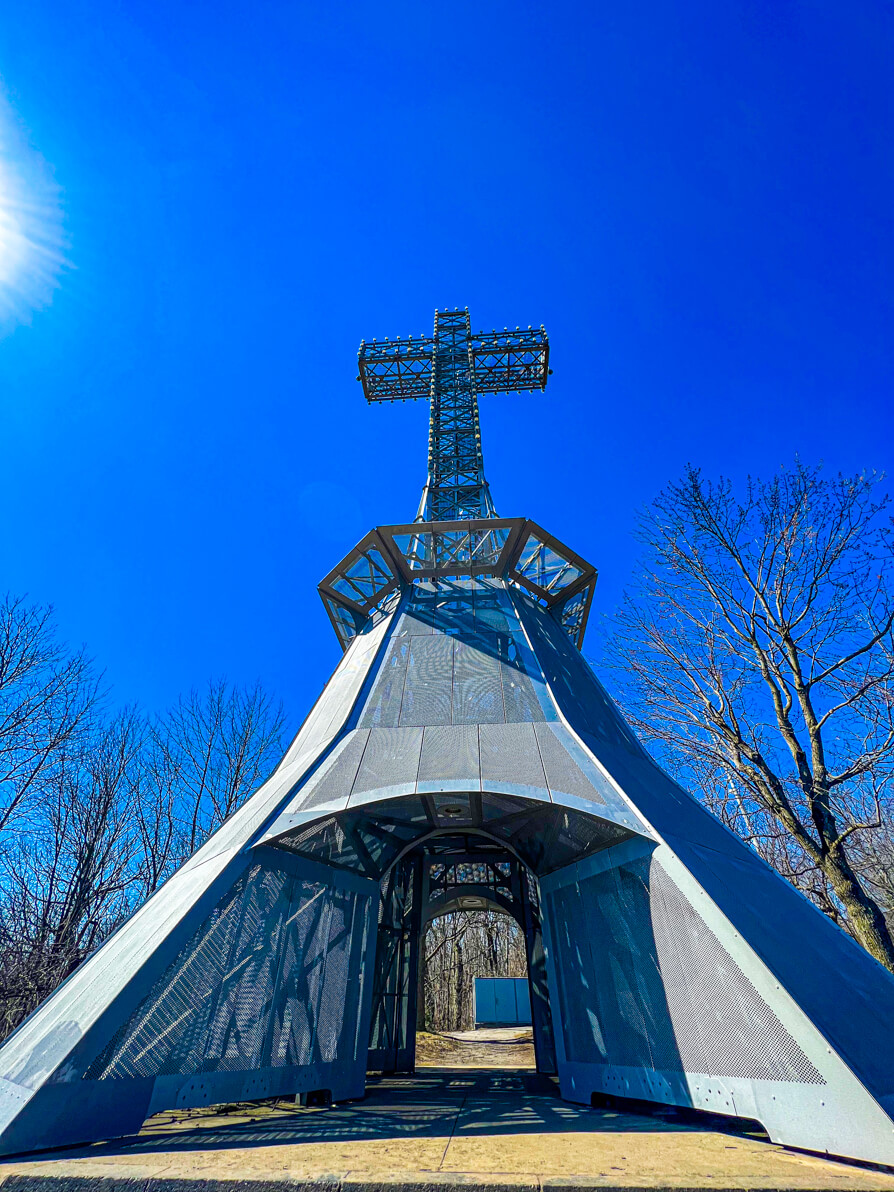 Image of Mount Royal Cross for Easy Montreal Hike Guide