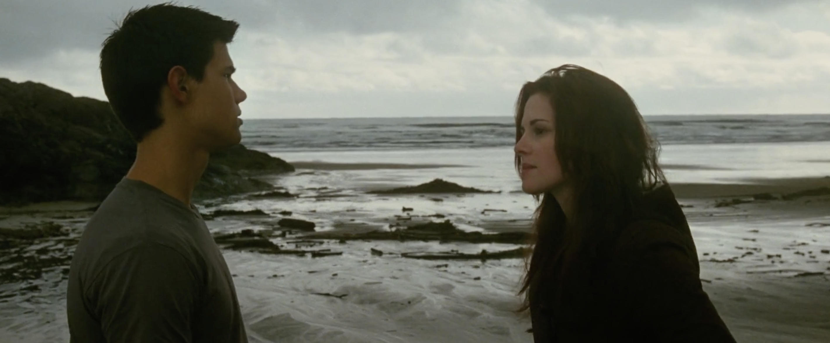 screenshot of Twilight movie location. Credit to Summit Entertainment. Image used for critique.