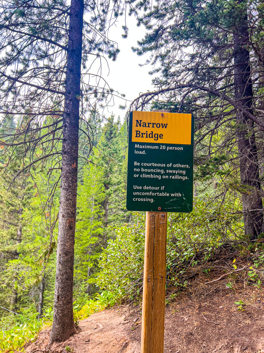 image of warning at Kananaskis Suspension Bridge about narrow and 20 people only allowed