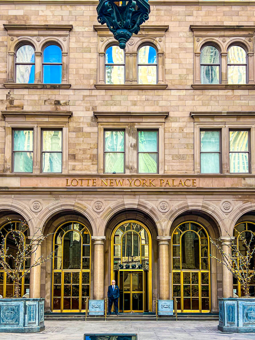 Image of exterior of Lotte Palace Hotel New York from Gossip Girl Filming Location