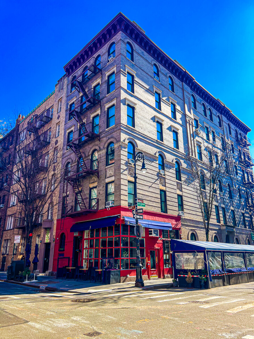 wide shot of the FRIENDS house in New York City with blue sky in background